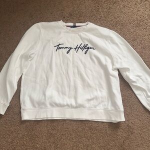 TOMMY HILFIGER SWEATSHIRT 🤍